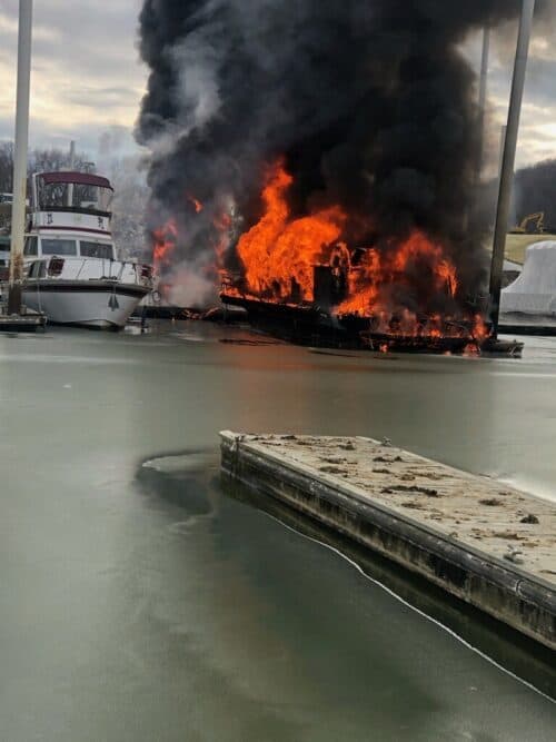 boat fire in manhattan harbor marina (Northern Kentucky)